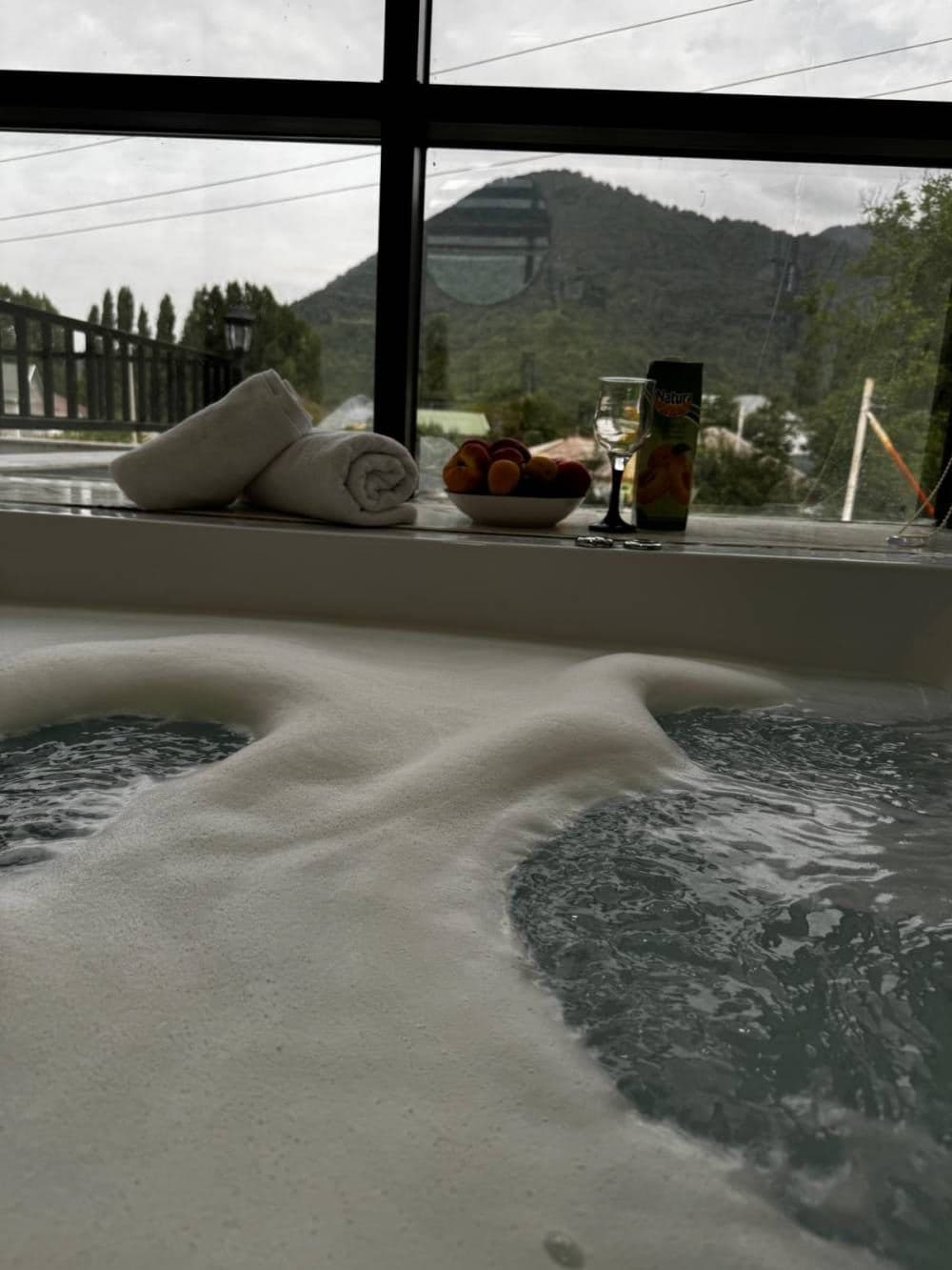 Luxury Milan Mountain Ponoramic Villa, indoor heated pool and jacuzzi with mountain view - photo 10